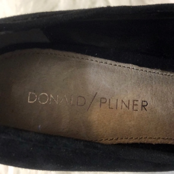 Donald Pliner Heyde Suede Block Heel Pump - Picture 5 of 7